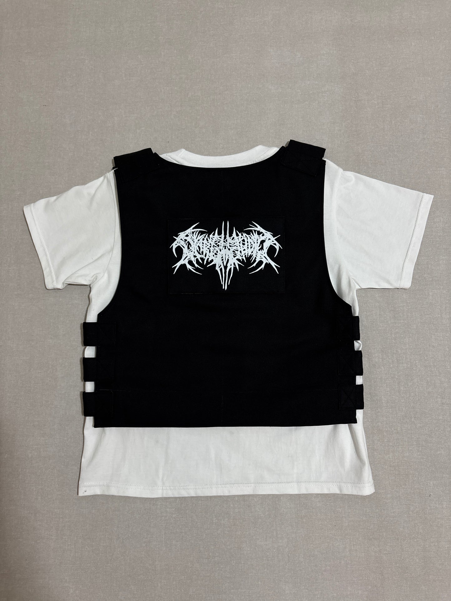 T-SHIRT + BLACK ARAB MANI ARMOUR VEST