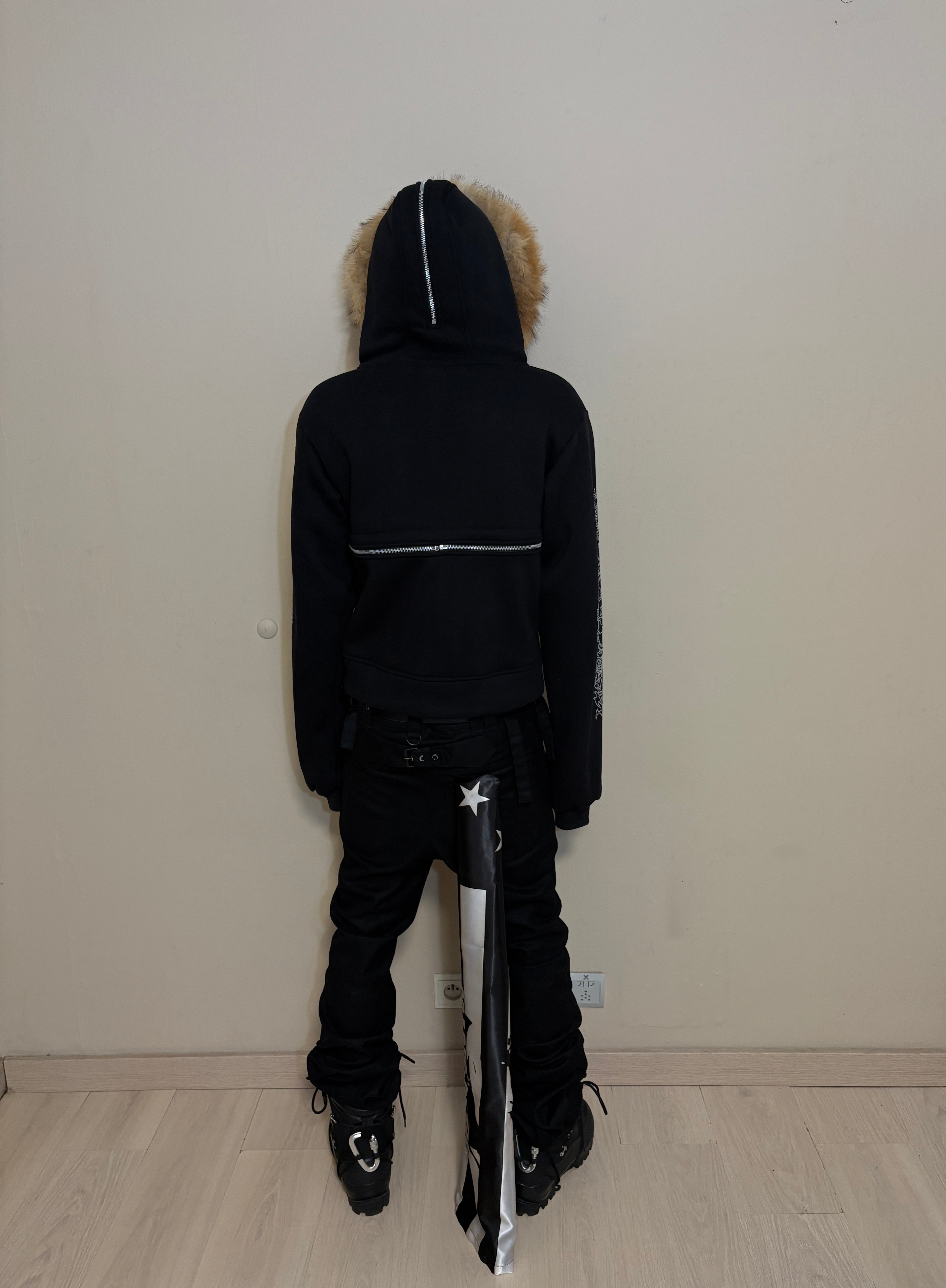 TRIBAL SYMBOL CROSS-ZIPPER
