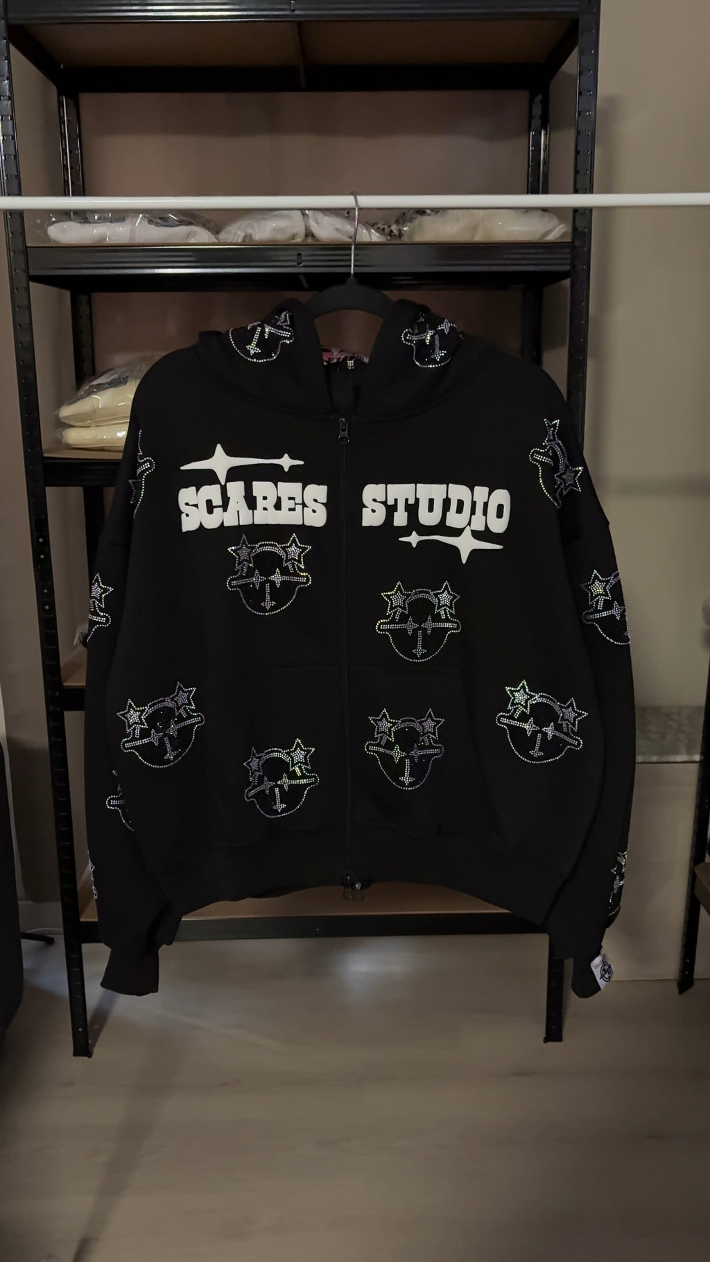 BLACK & WHITE CARTOON STARS ZIPPER