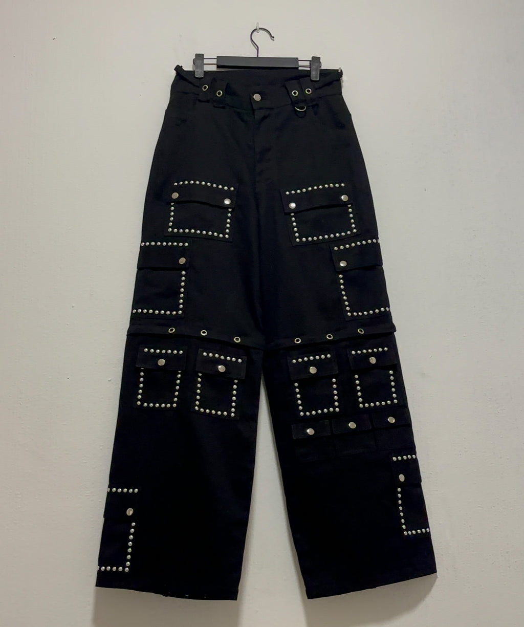 STUDS BAGGY CARGO (JORTS) DENIM PANTS