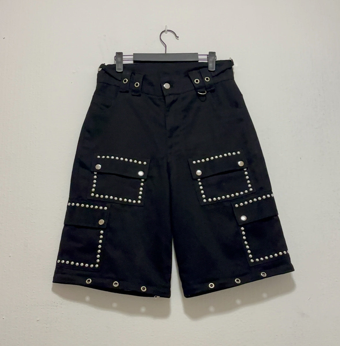 STUDS BAGGY CARGO (JORTS) DENIM PANTS
