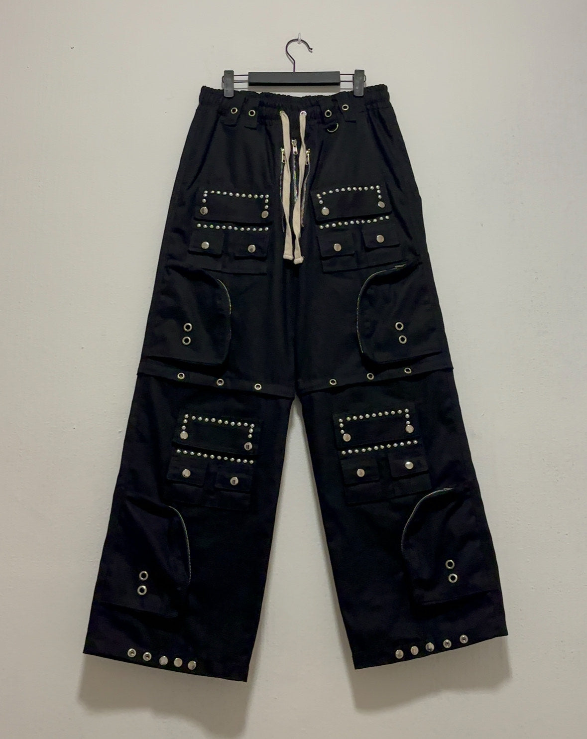 STUDS BAGGY CARGO (JORTS) CANVAS PANTS