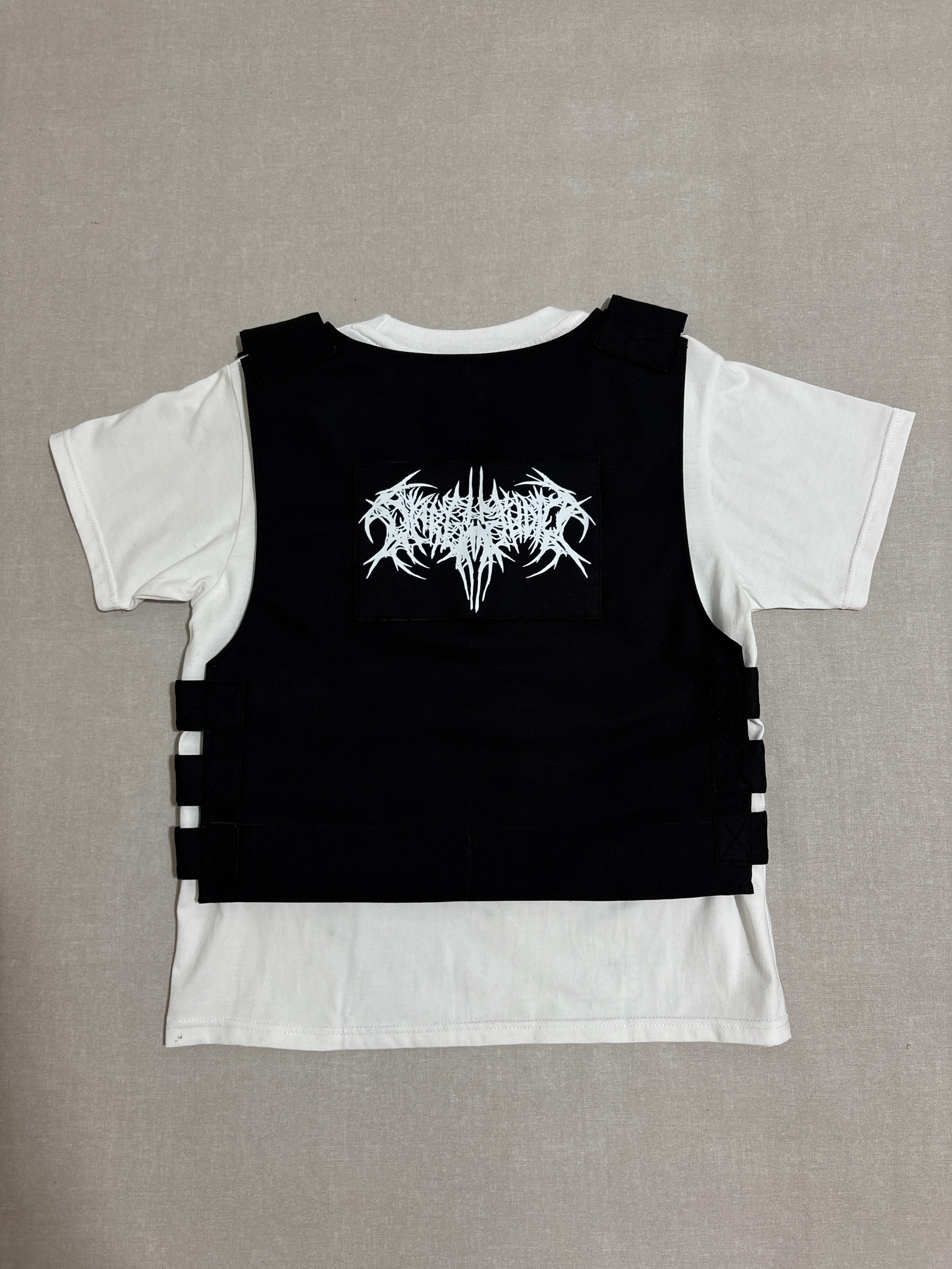 T-SHIRT + BLACK ARAB MANI ARMOUR VEST