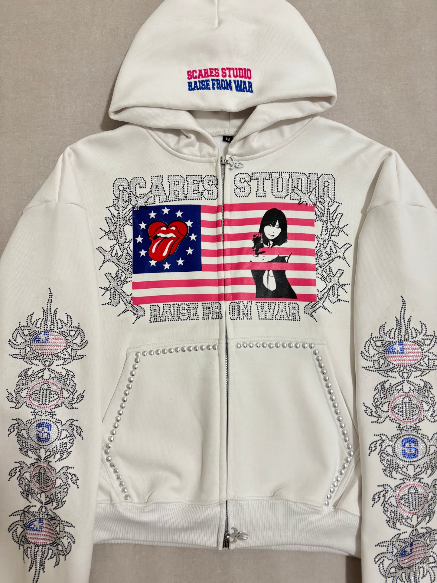 WHITE RAISE FROM WAR FLAG ZIPPER